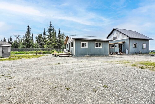 Secluded Kenai Peninsula Cottage in Ninilchik