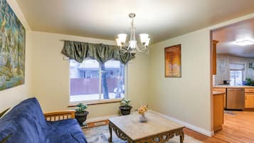 House (4 Bedrooms) | Interior