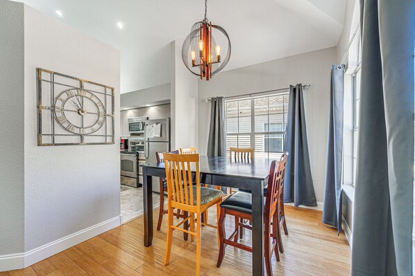 Interior - Marina Views & Cozy Sunroom: Condo in Branson! (Branson)