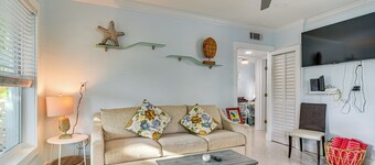Indian Rocks Beach Retreat, Walk to Gulf & Beaches