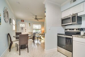 Interior - Indian Rocks Beach Retreat, Walk to Gulf & Beaches (Indian Rocks Beach)
