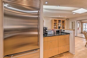 Cottage (2 Bedrooms) | Interior - Ruidoso Getaway w/ Deck - 16 Mi to Ski Apache (Ruidoso)