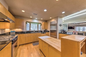 Cottage (2 Bedrooms) | Interior - Ruidoso Getaway w/ Deck - 16 Mi to Ski Apache (Ruidoso)