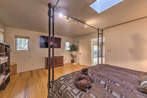 Cottage (2 Bedrooms) | Interior - Ruidoso Getaway w/ Deck - 16 Mi to Ski Apache (Ruidoso)