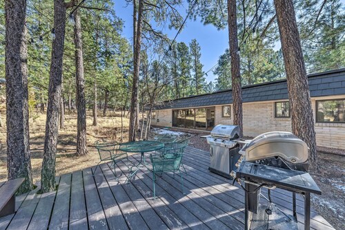 Ruidoso Getaway w/ Deck - 16 Mi to Ski Apache