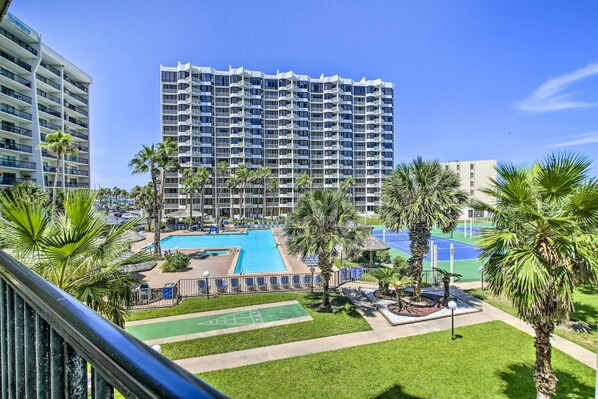 Sports court - South Padre Island Apt w/ Beach & Pool Access (South Padre Island)