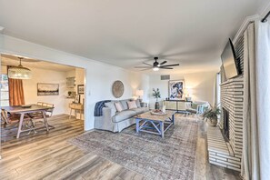 House (3 Bedrooms) | Interior - Waterfront Home w/ Dock > 3 Mi to Oaklawn Racing! (Hot Springs)