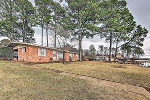 Interior - Waterfront Home w/ Dock > 3 Mi to Oaklawn Racing! (Hot Springs)