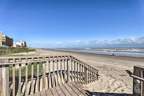 Family-friendly South Padre Island Escape w/ Grill