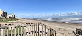 Family-friendly South Padre Island Escape w/ Grill