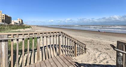 Family-friendly South Padre Island Escape w/ Grill