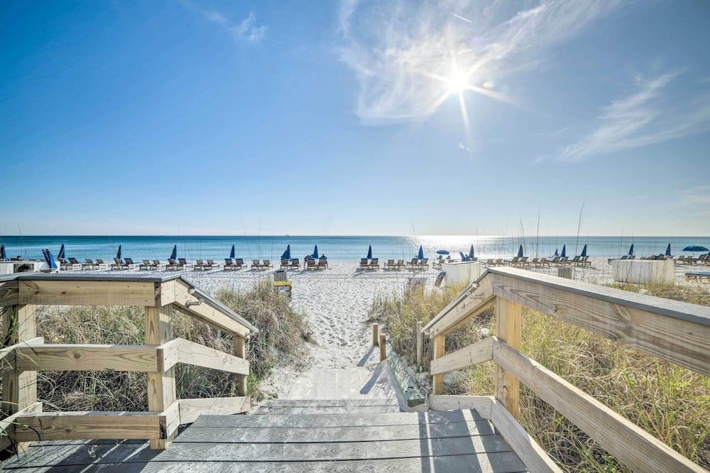 Beachfront PCB Escape w/ Free Beach Chair Services