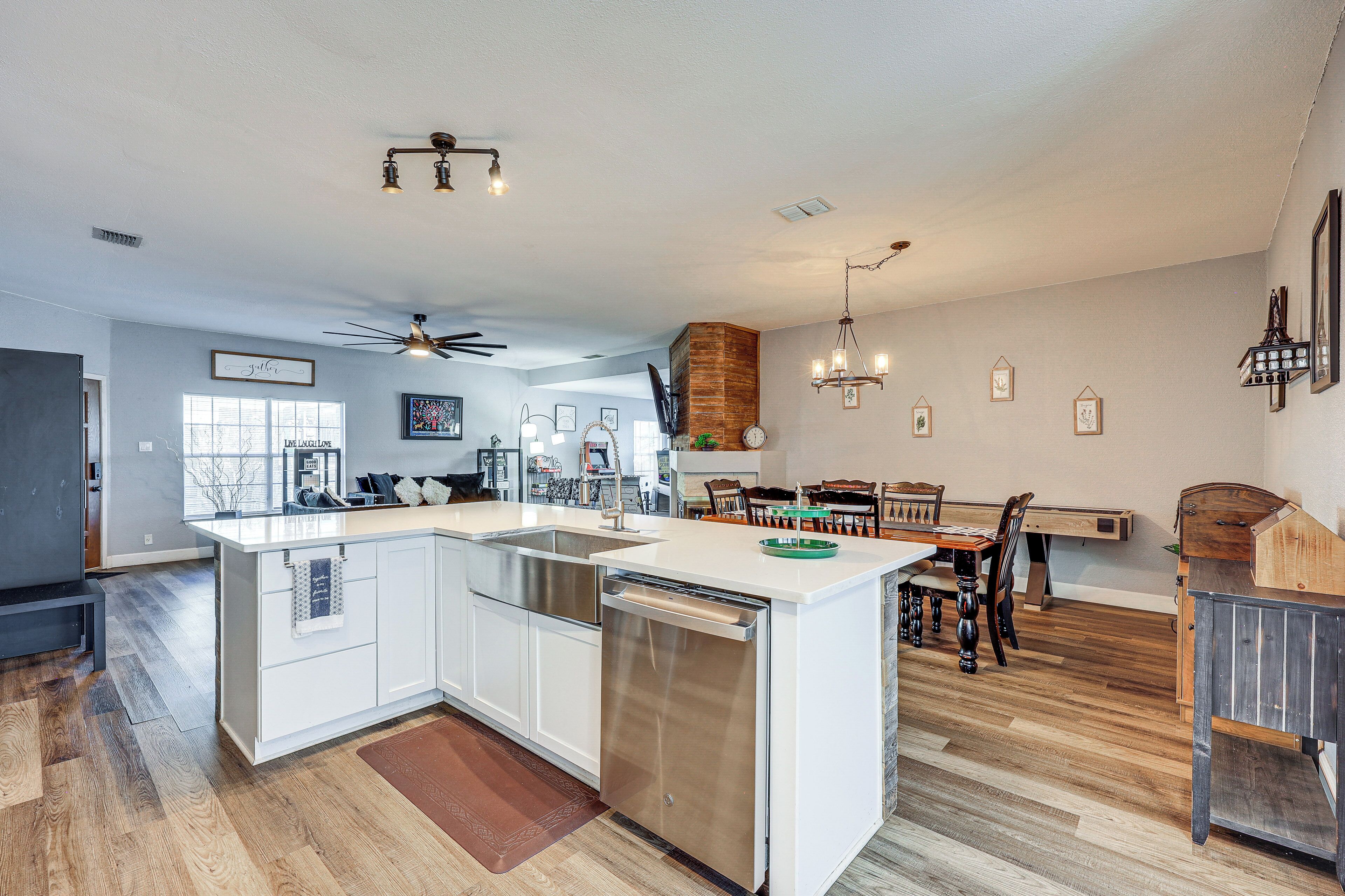 House (4 Bedrooms) | Interior