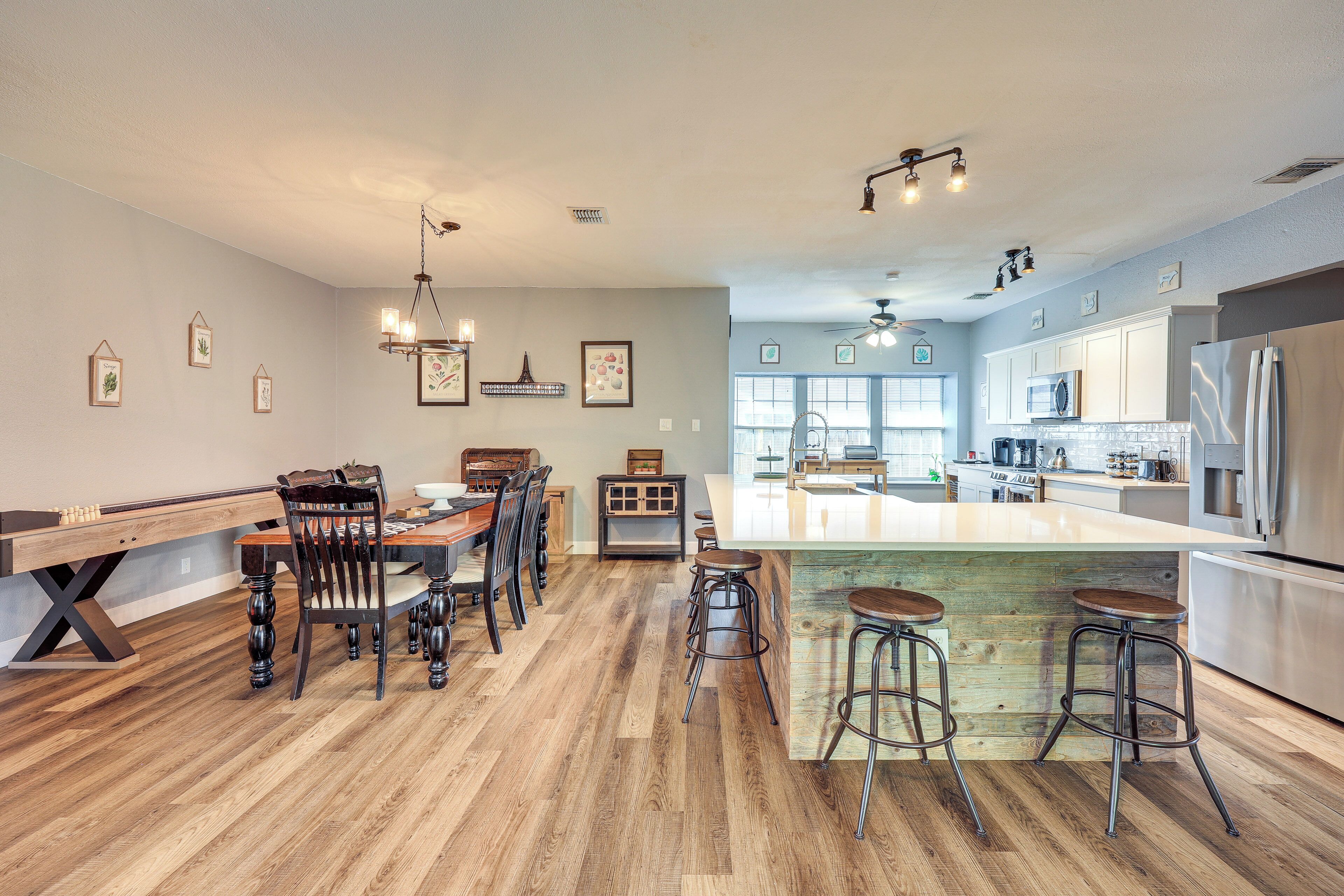 House (4 Bedrooms) | Interior