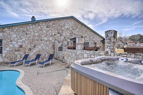 Interior - San Antonio Retreat w/ Pool, Close to Seaworld! (San Antonio)