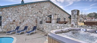 San Antonio Retreat w/ Fenced Pool, Near Seaworld