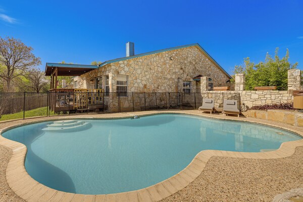 San Antonio Retreat W/ Fenced Pool, Near Seaworld - San Antonio, TX