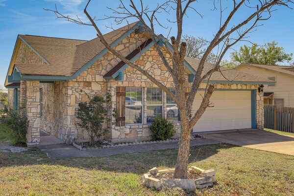 San Antonio Retreat W/ Fenced Pool, Near Seaworld - San Antonio, TX
