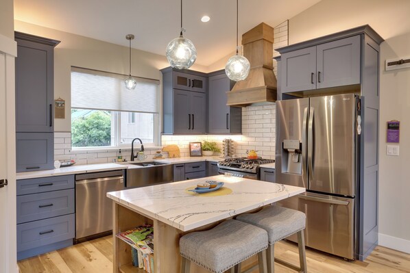 Apartment (1 Bedroom) | Interior - Anchorage Apartment w/ a View ~ 3 Mi to Airport (Anchorage)