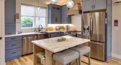 Anchorage Apartment w/ a View ~ 3 Mi to Airport