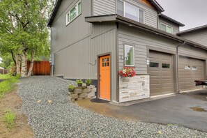 Interior - Anchorage Apartment w/ a View ~ 3 Mi to Airport (Anchorage)