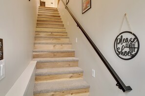 Apartment (1 Bedroom) | Interior - Anchorage Apartment w/ a View ~ 3 Mi to Airport (Anchorage)