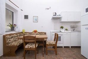 Fridge, microwave, oven, stovetop - Apartment Meri with a beautiful sea view (Ražanj)
