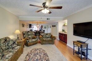 Interior - Gatehouse Condo: End Unit w/ Dtwn Gatlinburg View! (Gatlinburg)
