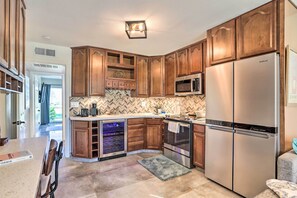 Paper towels - Modern Desert Hot Springs Condo w/ Pool Access! (Desert Hot Springs)