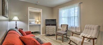 Centrally Located South Hill Apartment w/ Smart TV