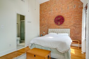 Apartment (3 Bedrooms) | 3 bedrooms, iron/ironing board, bed sheets