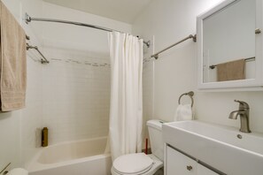 Apartment (3 Bedrooms) | Bathroom