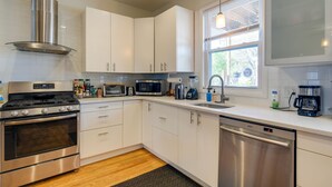 Apartemen (3 Bedrooms) | Dapur pribadi