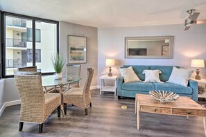 TV - PCB Condo w/ Magnificent Beachfront Views! (Panama City Beach)