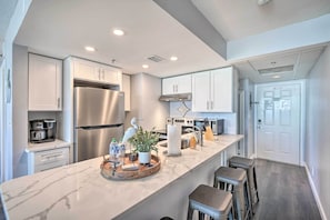 Microwave, oven, stovetop, dishwasher - PCB Condo w/ Magnificent Beachfront Views! (Panama City Beach)