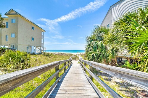 Beautiful PCB Townhome: Balcony & Resort Amenities