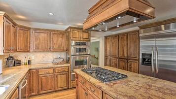 ํ์ฐ์ค (5 Bedrooms) | ๋ด๋ถ