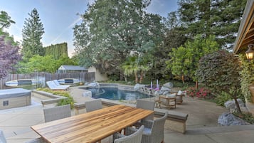 ํ์ฐ์ค (5 Bedrooms) | ๋ด๋ถ