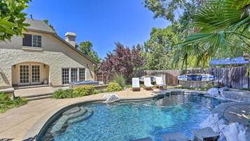 House (5 Bedrooms) | Interior