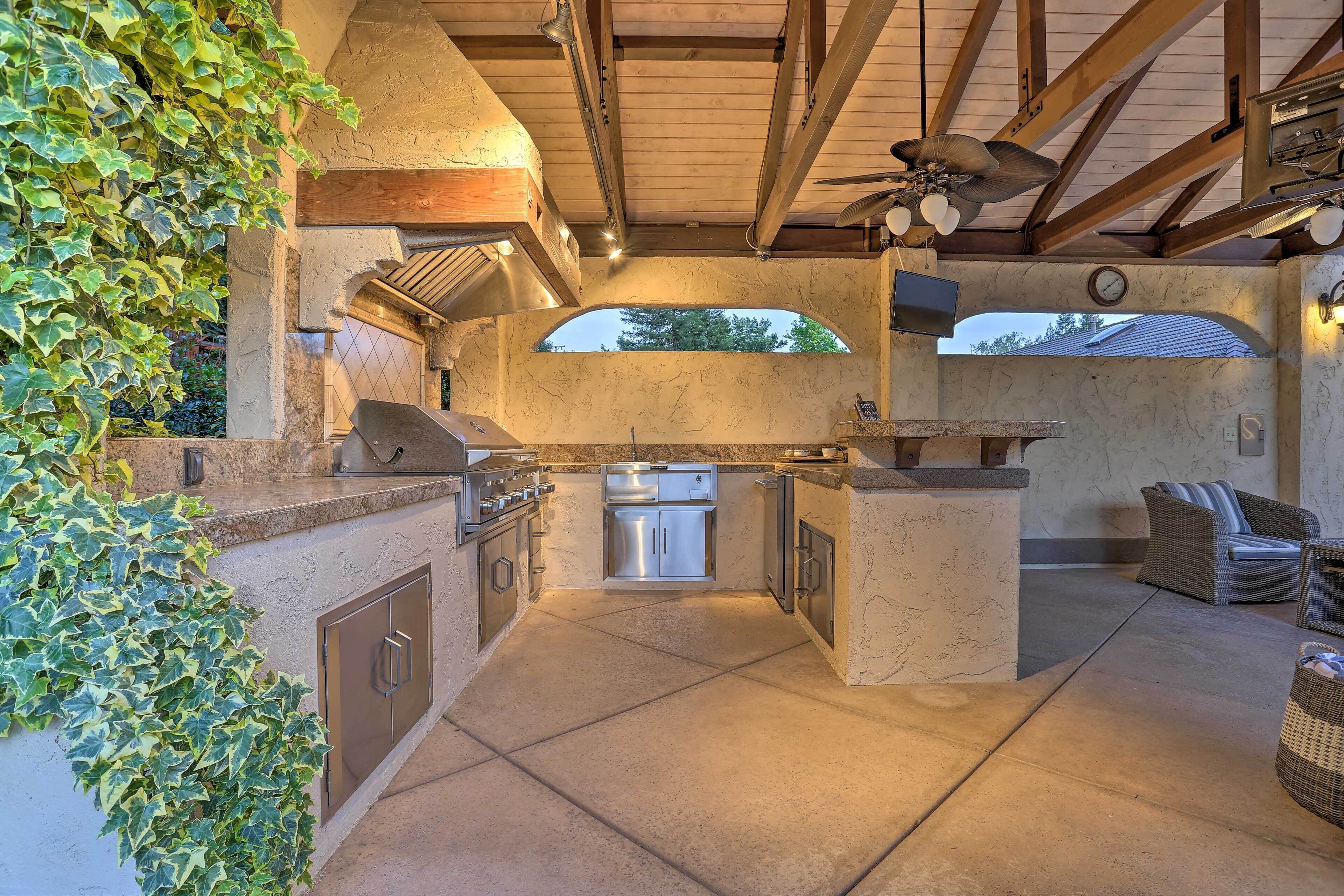 House (5 Bedrooms) | Interior