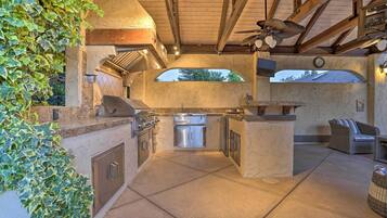 House (5 Bedrooms) | Interior