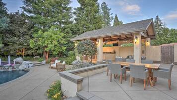 House (5 Bedrooms) | Interior