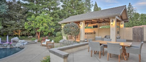 House (5 Bedrooms) | Interior