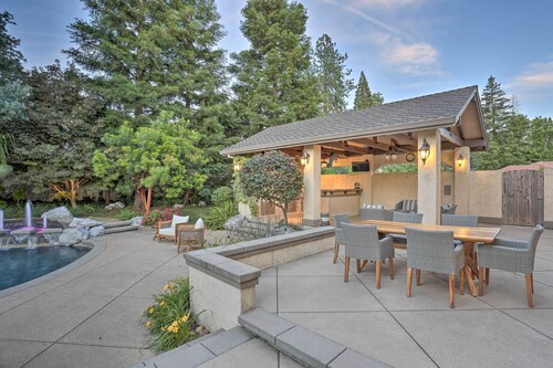 Redding Getaway w/ Hot Tub & Outdoor Kitchen!