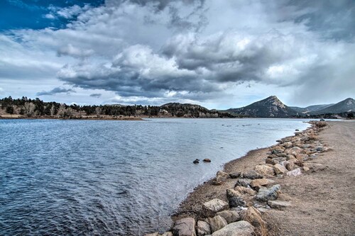 Estes Park Home w/ AC - 1/2 Mi to Lake & Downtown!