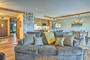 Apartment (2 Bedrooms) | Interior - Mtn/lake Views & 3 Mi to Skiing: Dillon Condo (Dillon)