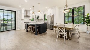 Unclassified image, 3 of 34, button - This house is a 4 bedroom(s), 4 bathrooms, located in Columbus, OH. (Columbus)