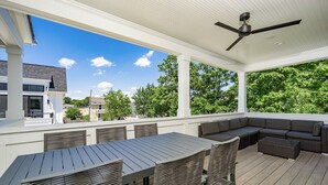 Unclassified image, 2 of 34, button - This house is a 4 bedroom(s), 4 bathrooms, located in Columbus, OH. (Columbus)