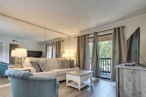 Front of property - Walk to Beach: Condo w/ Balcony in Hilton Head (Hilton Head Island)