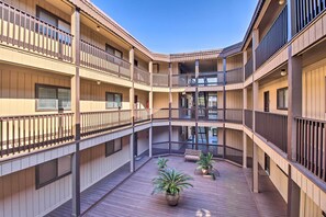 Interior - Walk to Beach: Condo w/ Balcony in Hilton Head (Hilton Head Island)